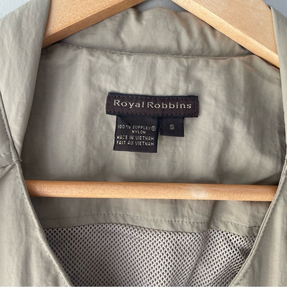 SOLD NWT ROYAL ROBINS Field Guide Vest Size S Beige Nylon Utility Outdoor Fish - Picture 4 of 9